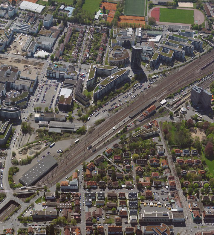 Der Bahnhof Vaihingen und Teile des Gewerbegebiets aus der Luft gesehen. Foto: Stadt Stuttgart