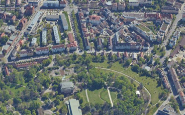 Die Ostendstraße und verschiedene Parkzugänge aus der Luft gesehen. Foto: Stadtmessungsamt/Stadt Stuttgart