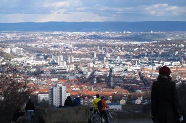Der Birkenkopf ist die höchste Erhebnung im Stuttgarter Westen und bietet einen weiten Blick auf die Innenstadt. Foto: Harald Beutel/Stadt Stuttgart