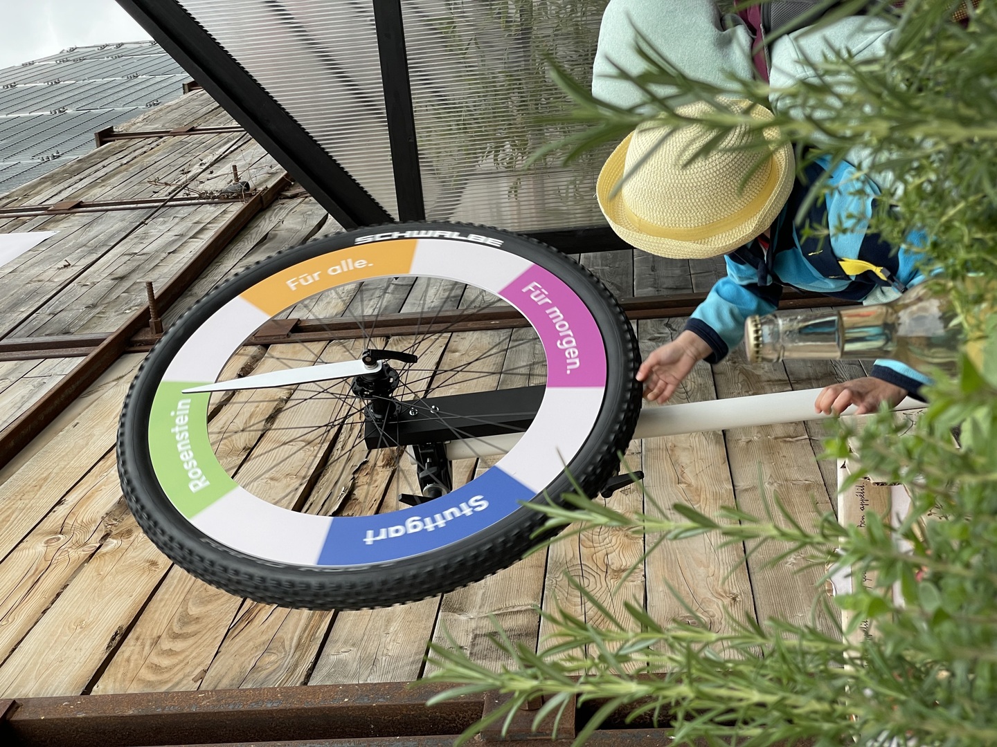 Blick auf das Glücksrad am Stuttgart Rosenstein Stand. Foto: Max Kovalenko/Stadt Stuttgart