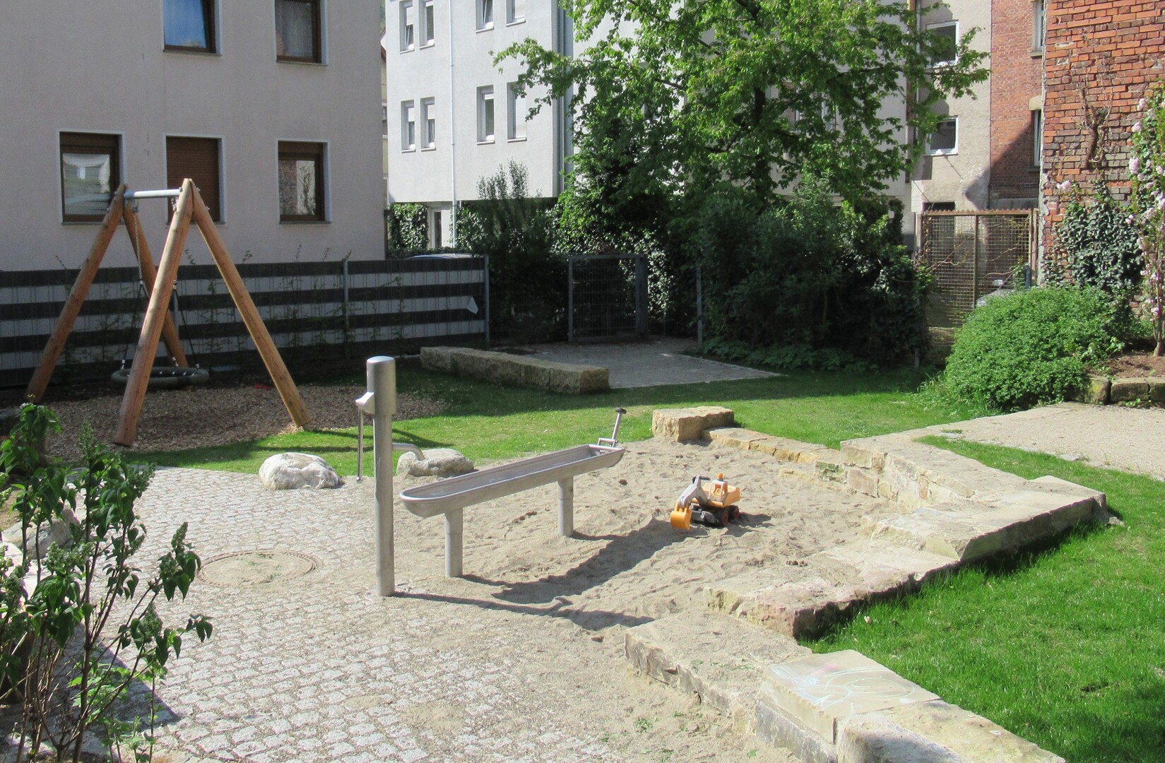 Bildbeschreibung neugestaltete Pumpenspielplatz