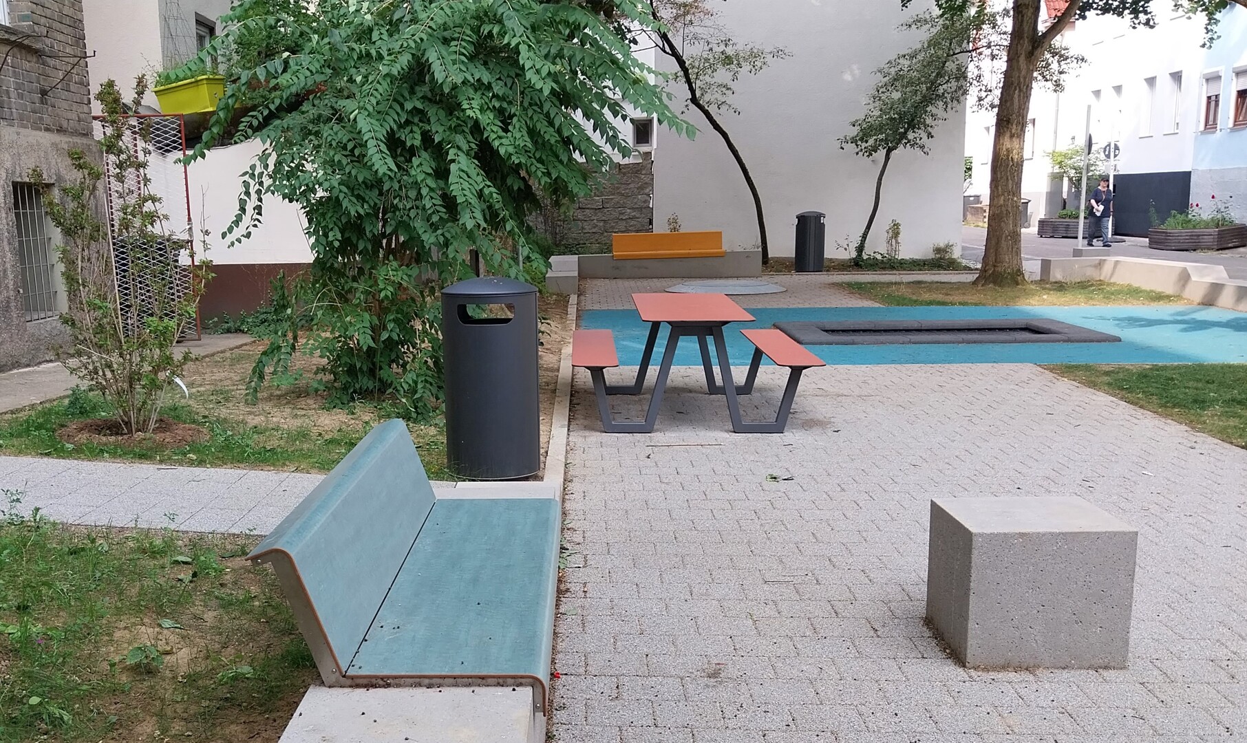 Neue Sitzgelegenheiten laden zum Verweilen ein.